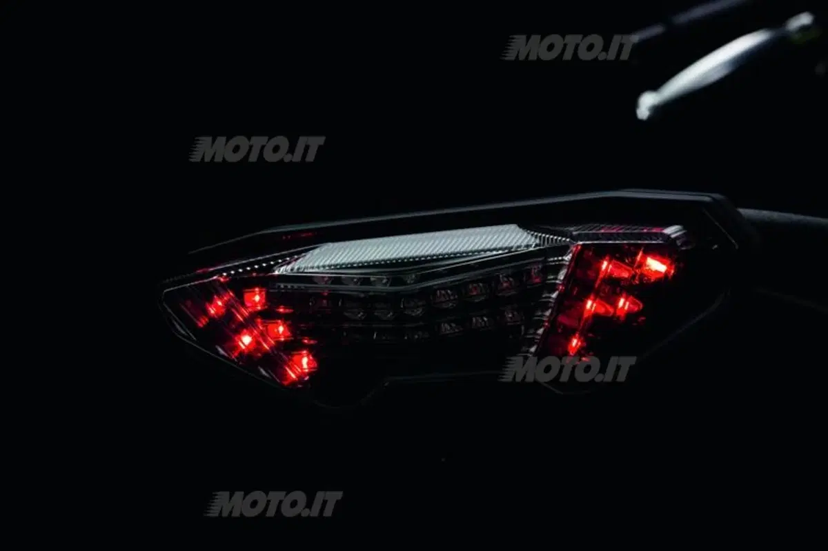 Yamaha MT-09: svelato il prezzo, in Italia a settembre (54)