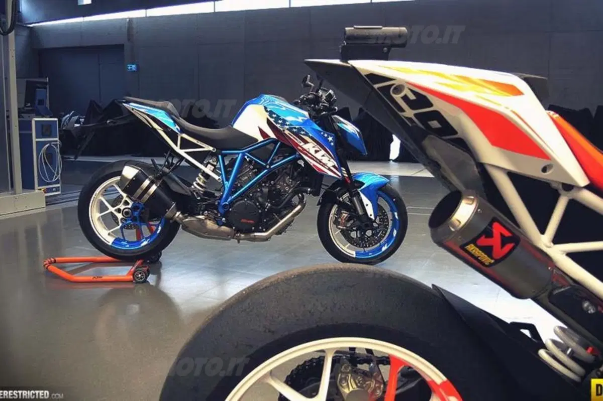 KTM 1290 Superduke R Patriot Edition  (4)