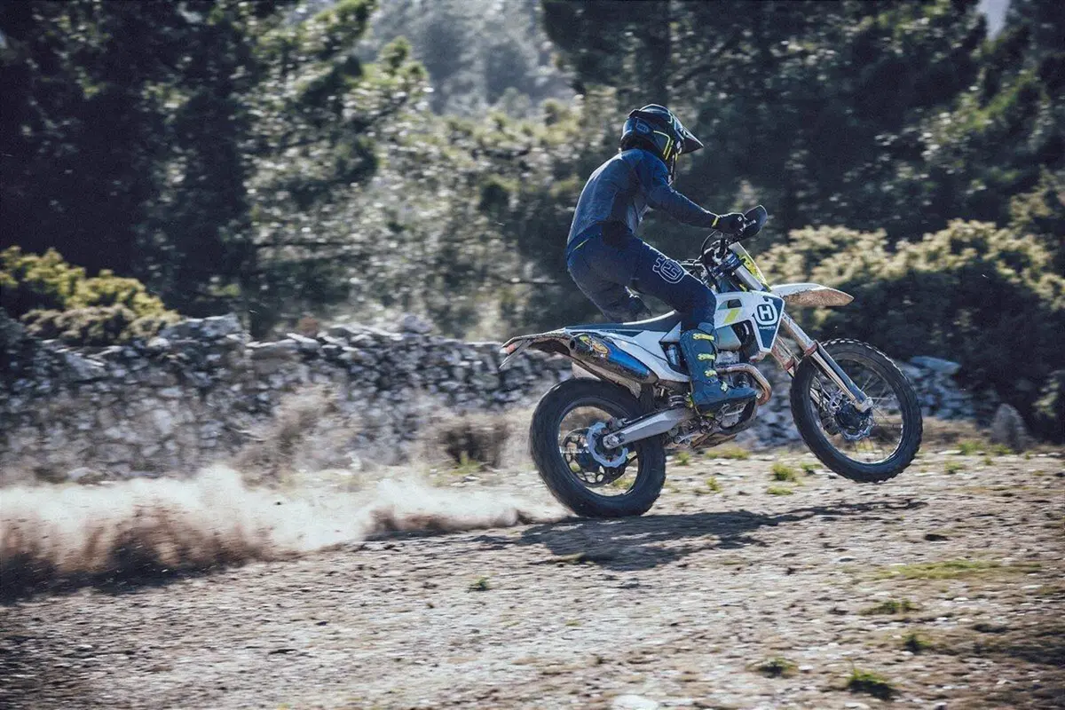 Arrivano le Husqvarna TE e FE Enduro 2022. I prezzi e le novità (2)