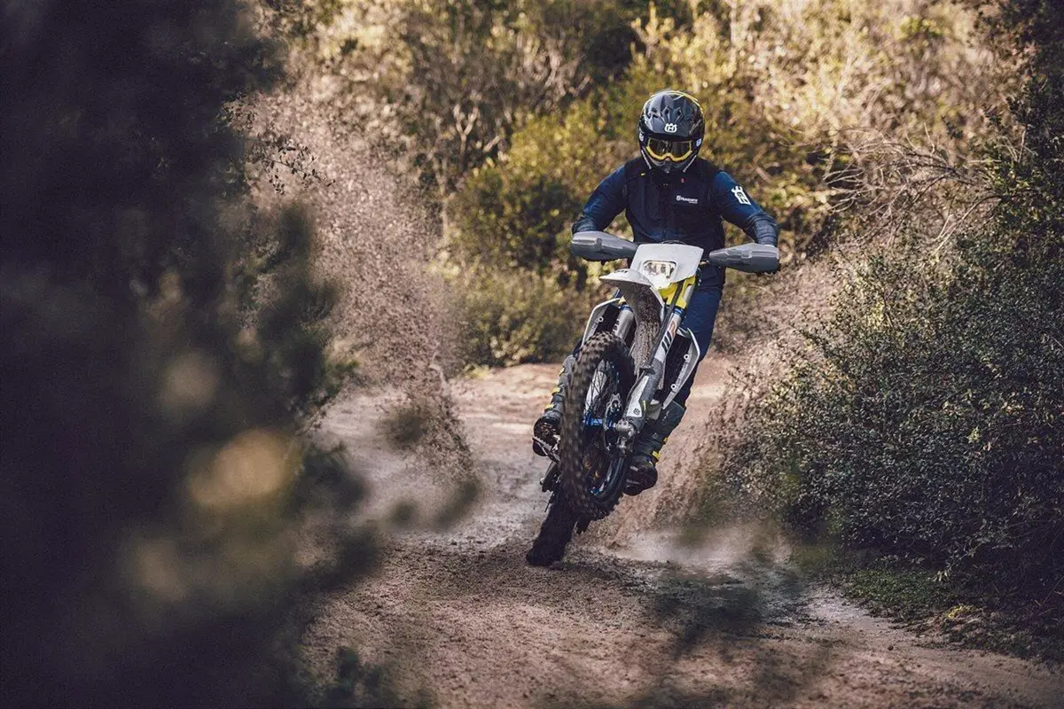 Arrivano le Husqvarna TE e FE Enduro 2022. I prezzi e le novità (3)