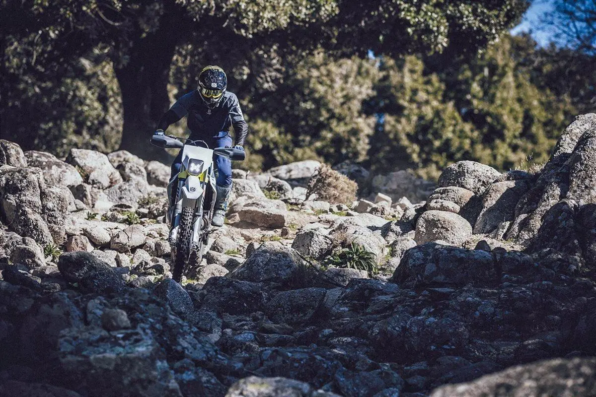 Arrivano le Husqvarna TE e FE Enduro 2022. I prezzi e le novità (6)