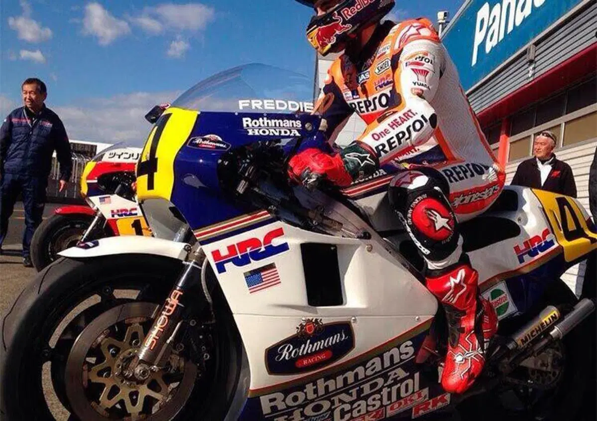 Marc Marquez tra Valentino Rossi "che in MotoGP ci vuole" e il sogno di una gara con la NSR500