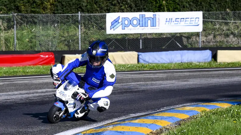 Valerio Boni percorre 751 km in 24 ore su una minimoto. Ed entra nel Guinness dei Primati