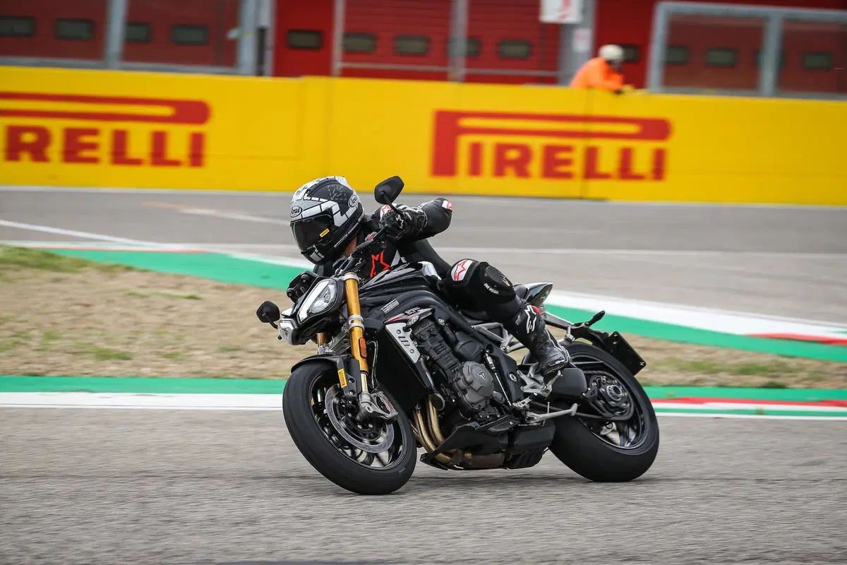 Triumph Speed Triple 1200RS TEST: il ritorno della leggenda (4)