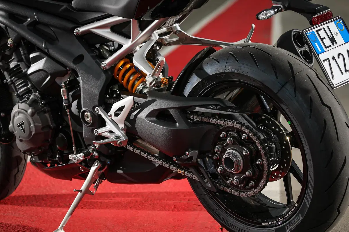 Triumph Speed Triple 1200RS TEST: il ritorno della leggenda (2)