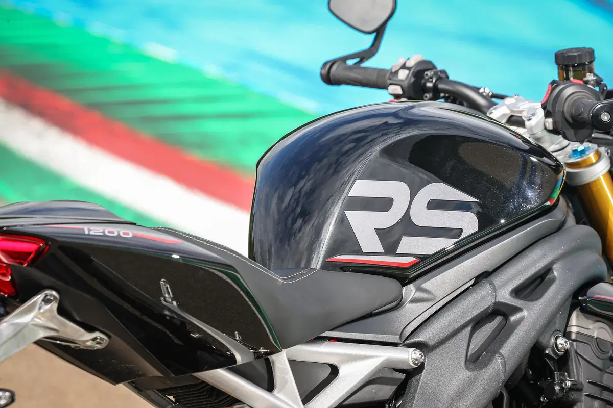 Triumph Speed Triple 1200RS TEST: il ritorno della leggenda