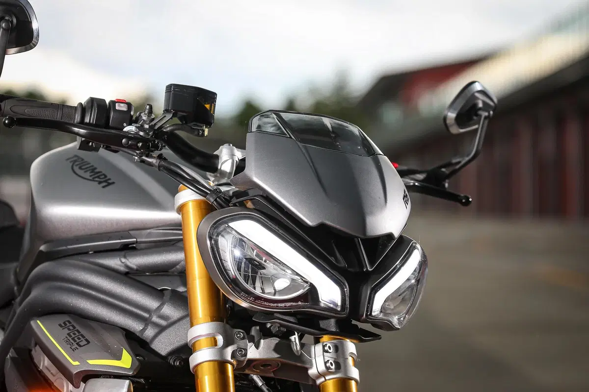 Triumph Speed Triple 1200RS TEST: il ritorno della leggenda