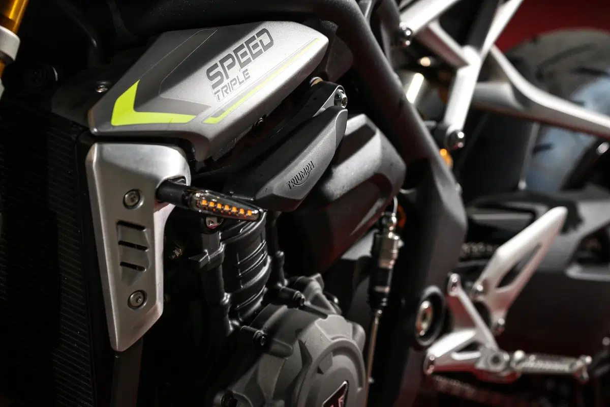 Triumph Speed Triple 1200RS TEST: il ritorno della leggenda (3)