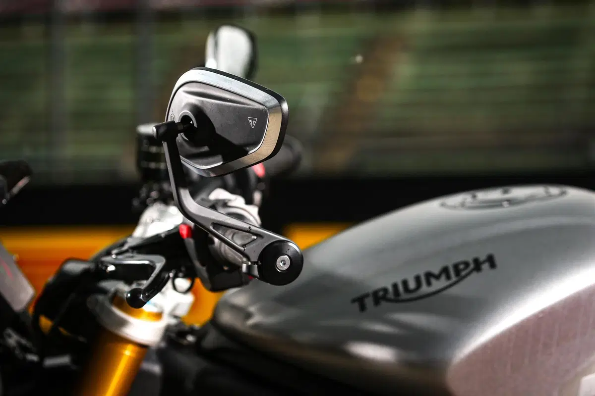 Triumph Speed Triple 1200RS TEST: il ritorno della leggenda (6)