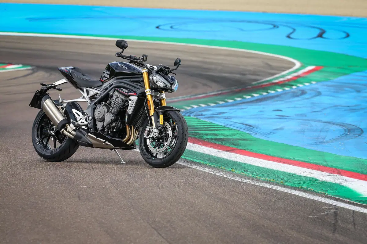 Triumph Speed Triple 1200RS TEST: il ritorno della leggenda (7)