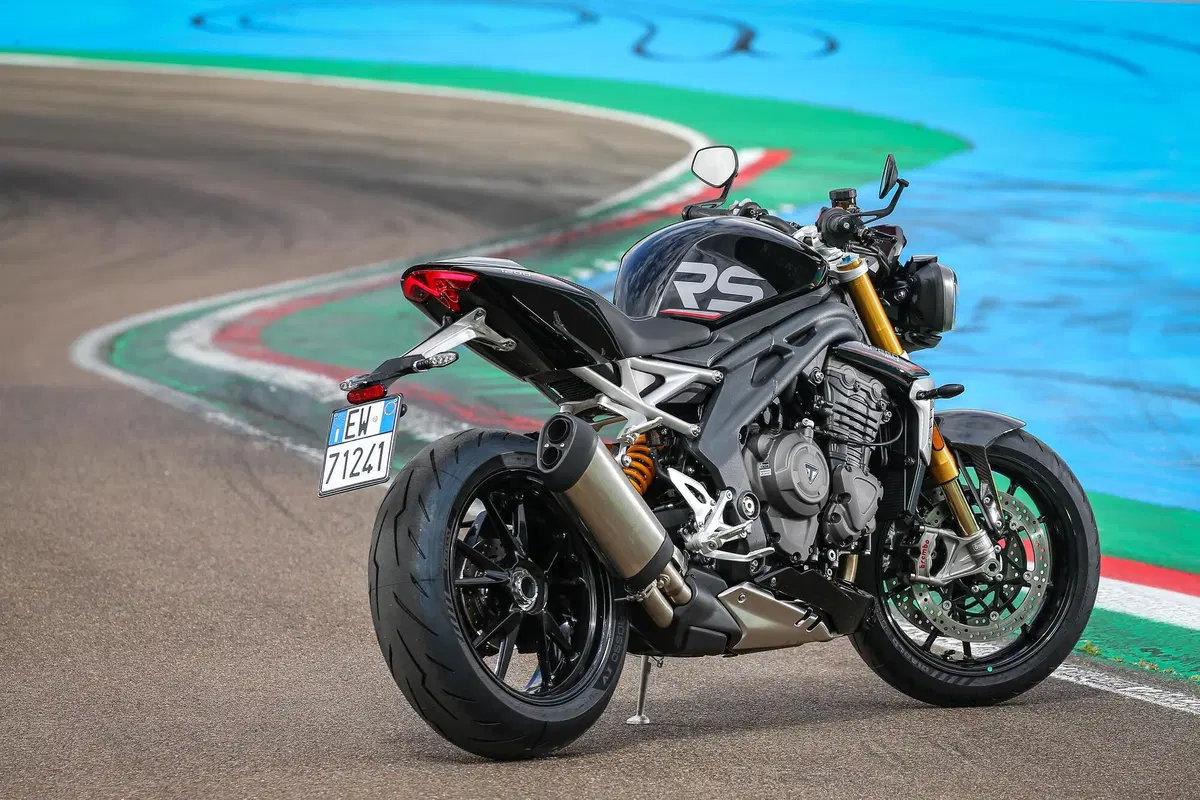Triumph Speed Triple 1200RS TEST: il ritorno della leggenda (11)