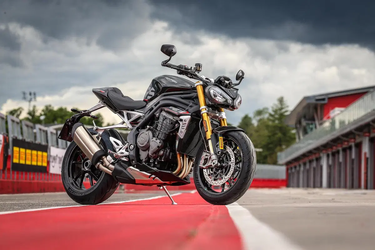 Triumph Speed Triple 1200RS TEST: il ritorno della leggenda (12)