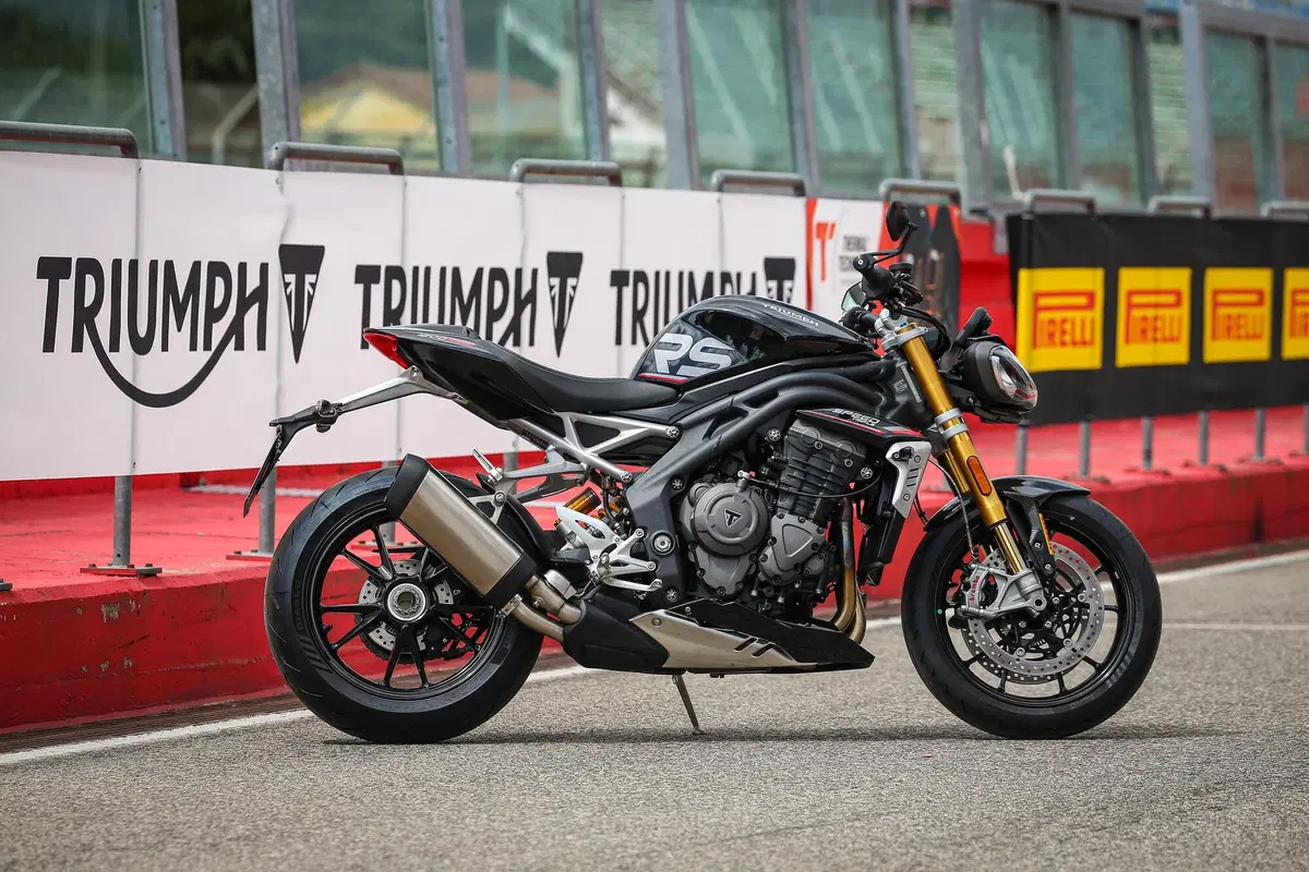 Triumph Speed Triple 1200RS TEST: il ritorno della leggenda (13)
