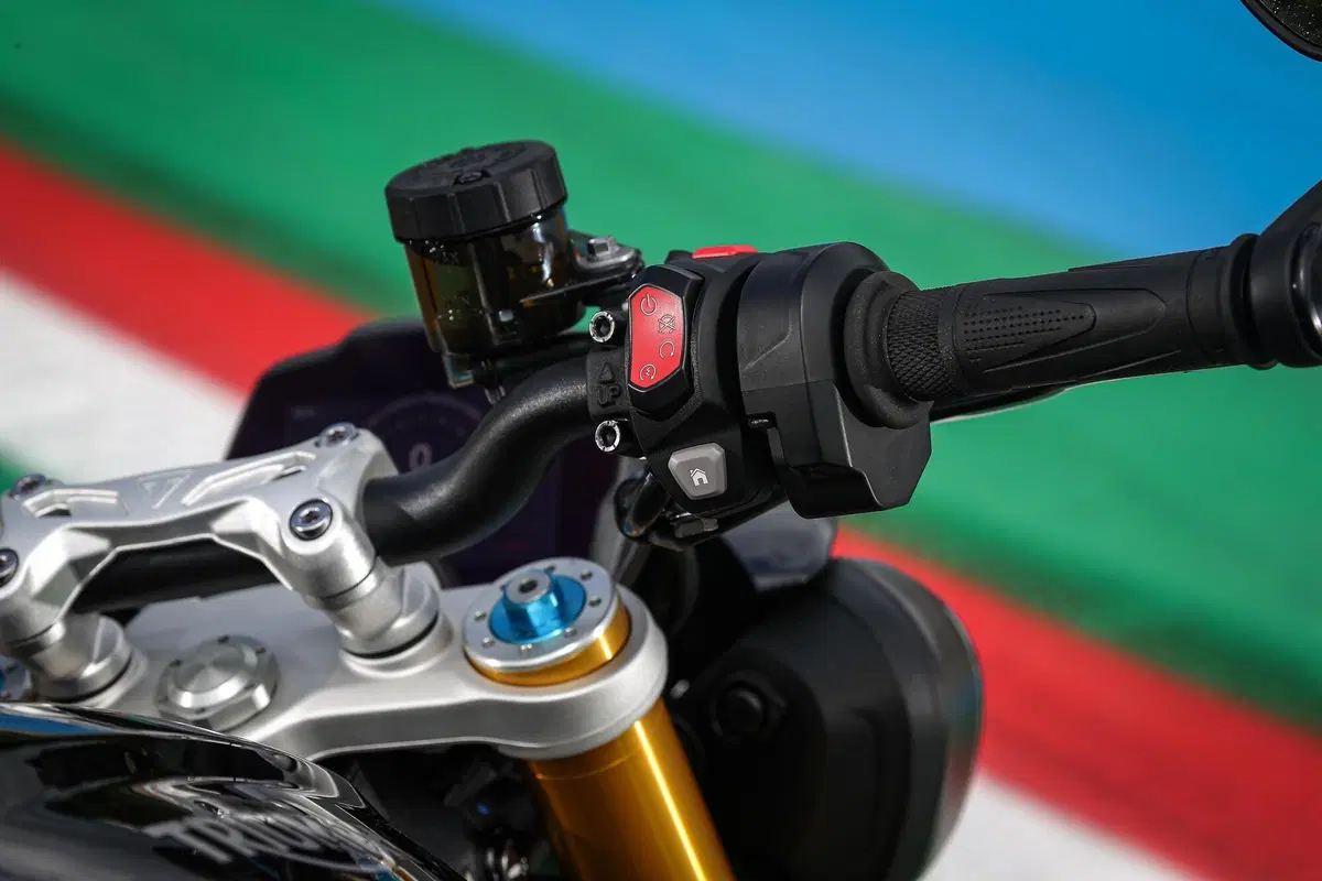 Triumph Speed Triple 1200RS TEST: il ritorno della leggenda (20)