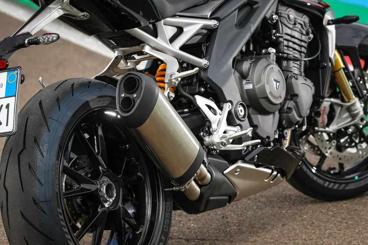 Triumph Speed Triple 1200RS TEST: il ritorno della leggenda (25)