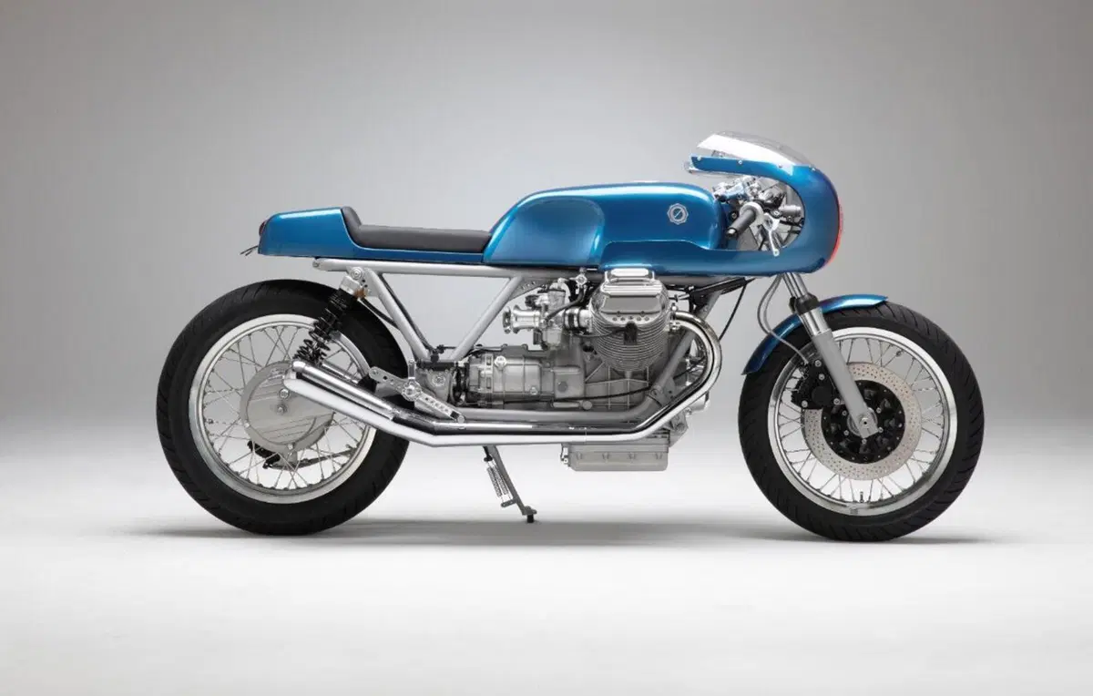 Kaffeemaschine KM 33: la Moto Guzzi Le Mans III in chiave cafè racer