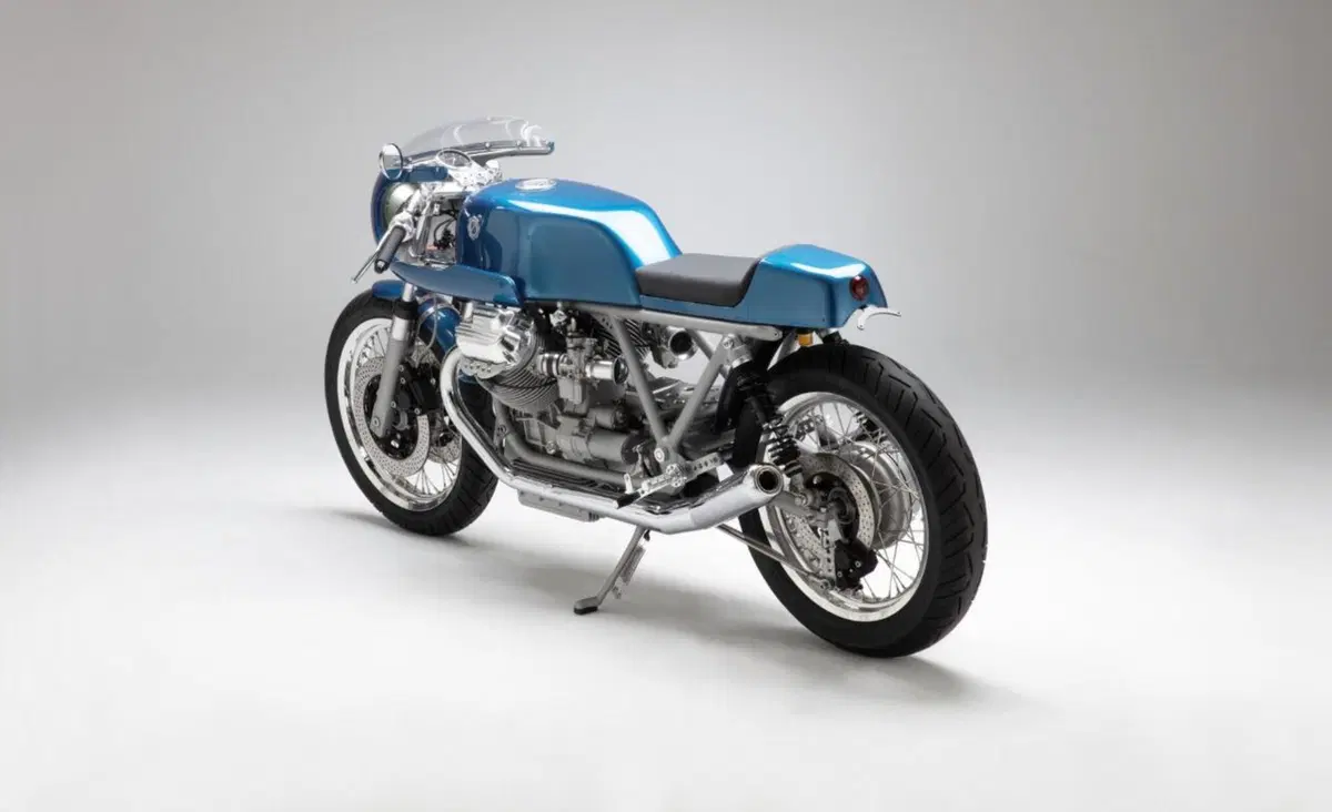 Kaffeemaschine KM 33: la Moto Guzzi Le Mans III in chiave cafè racer (2)