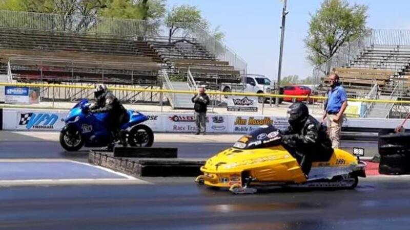 Drag race: con la Suzuki Hayabusa contro una motoslitta [VIDEO]