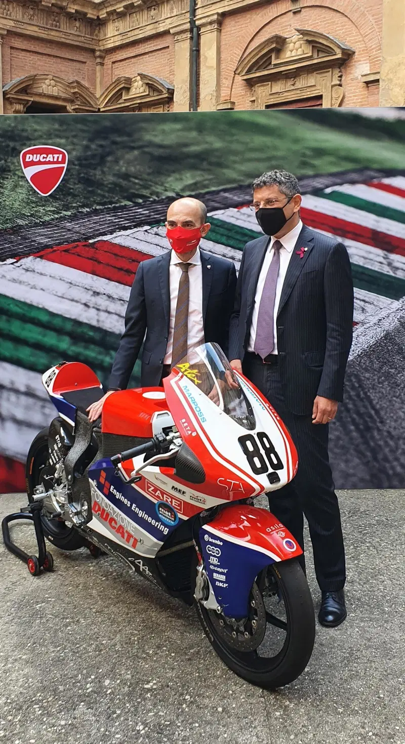 l'AD Claudio Domenicali con il Rettore dell'Universit&agrave; di Bologna, Francesco Ubertini