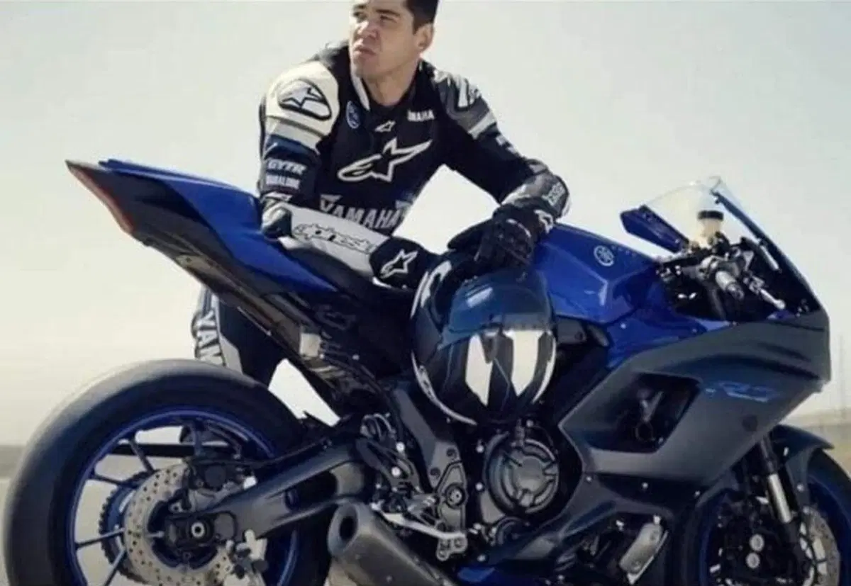 La nuova Yamaha R7 anticipata dalle foto ufficiali. Ecco come è fatta (8)