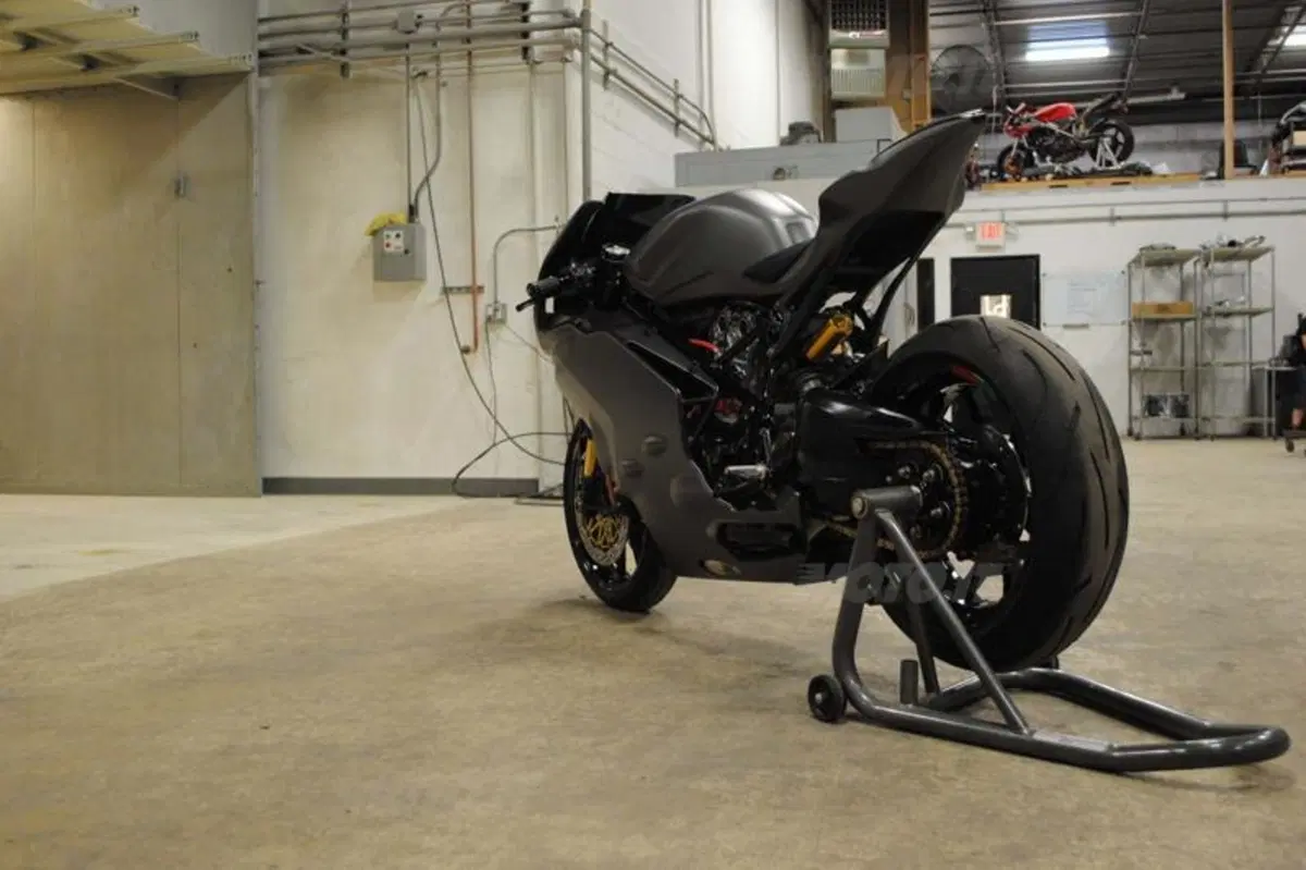 Arete Americana Ducati 999 CF Special