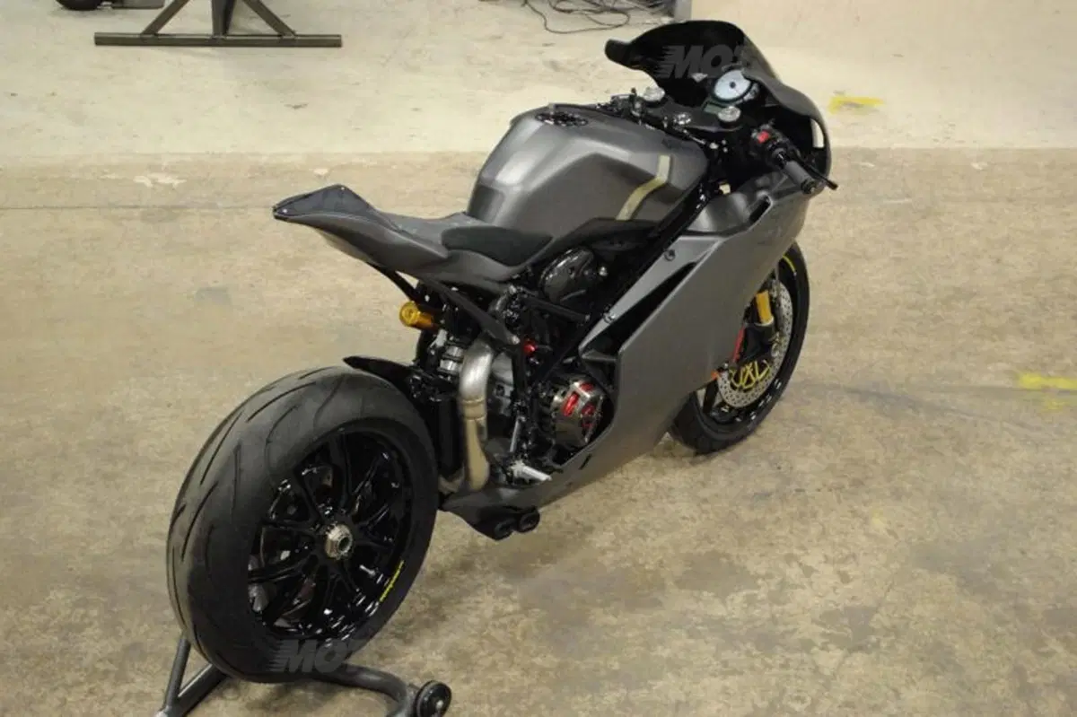 Arete Americana Ducati 999 CF Special (2)