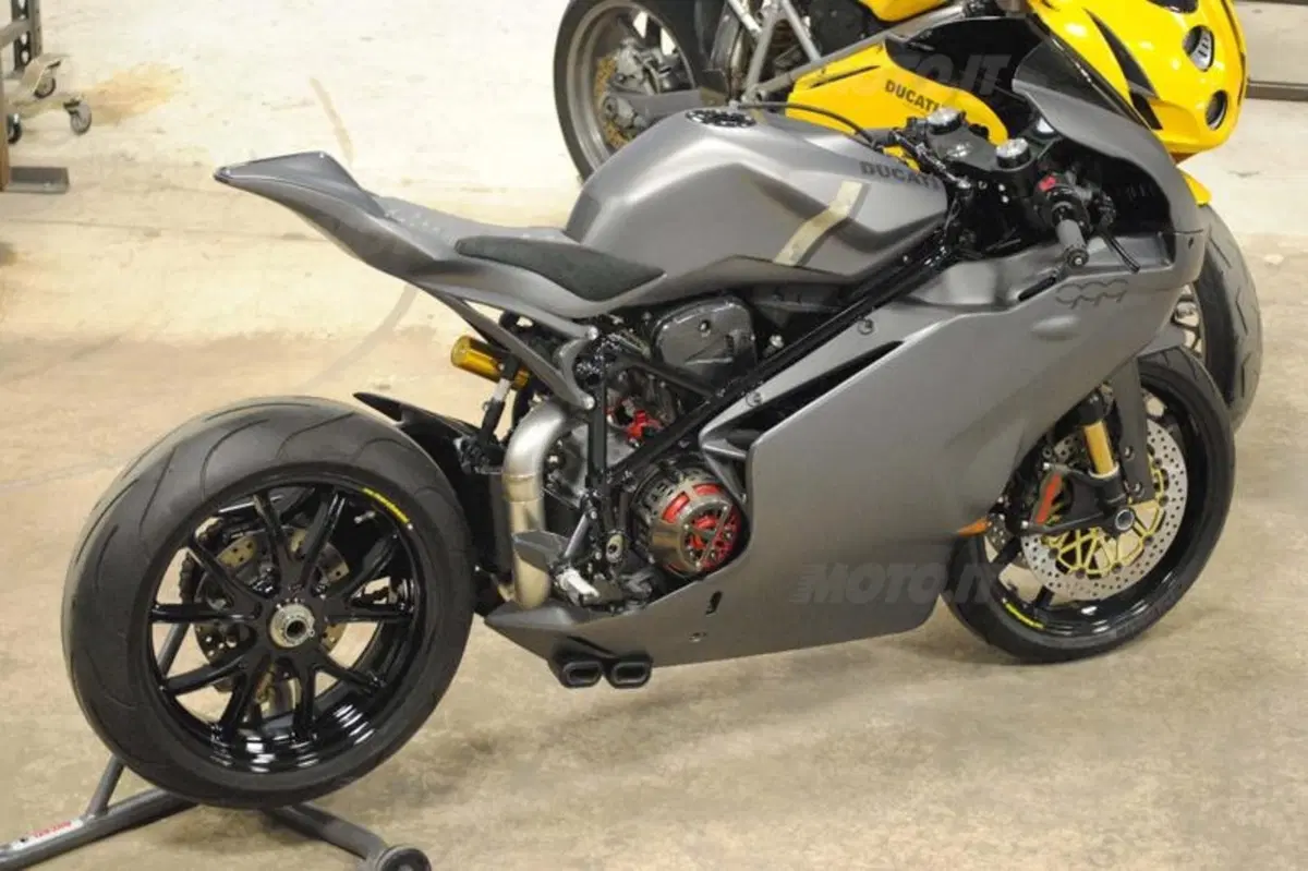 Arete Americana Ducati 999 CF Special (4)