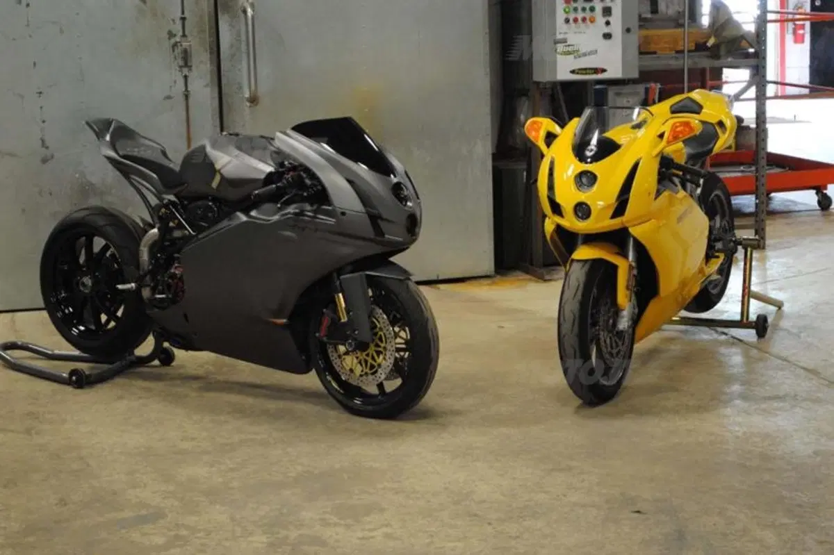 Arete Americana Ducati 999 CF Special (6)