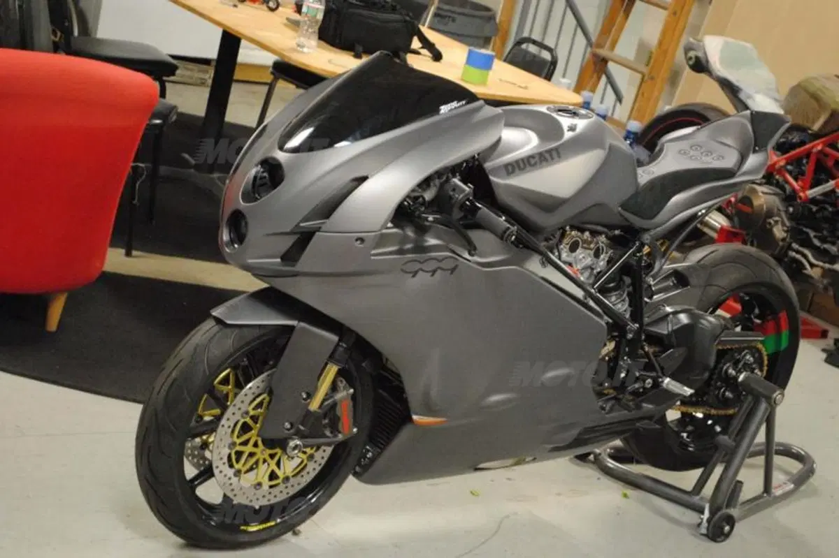 Arete Americana Ducati 999 CF Special (9)