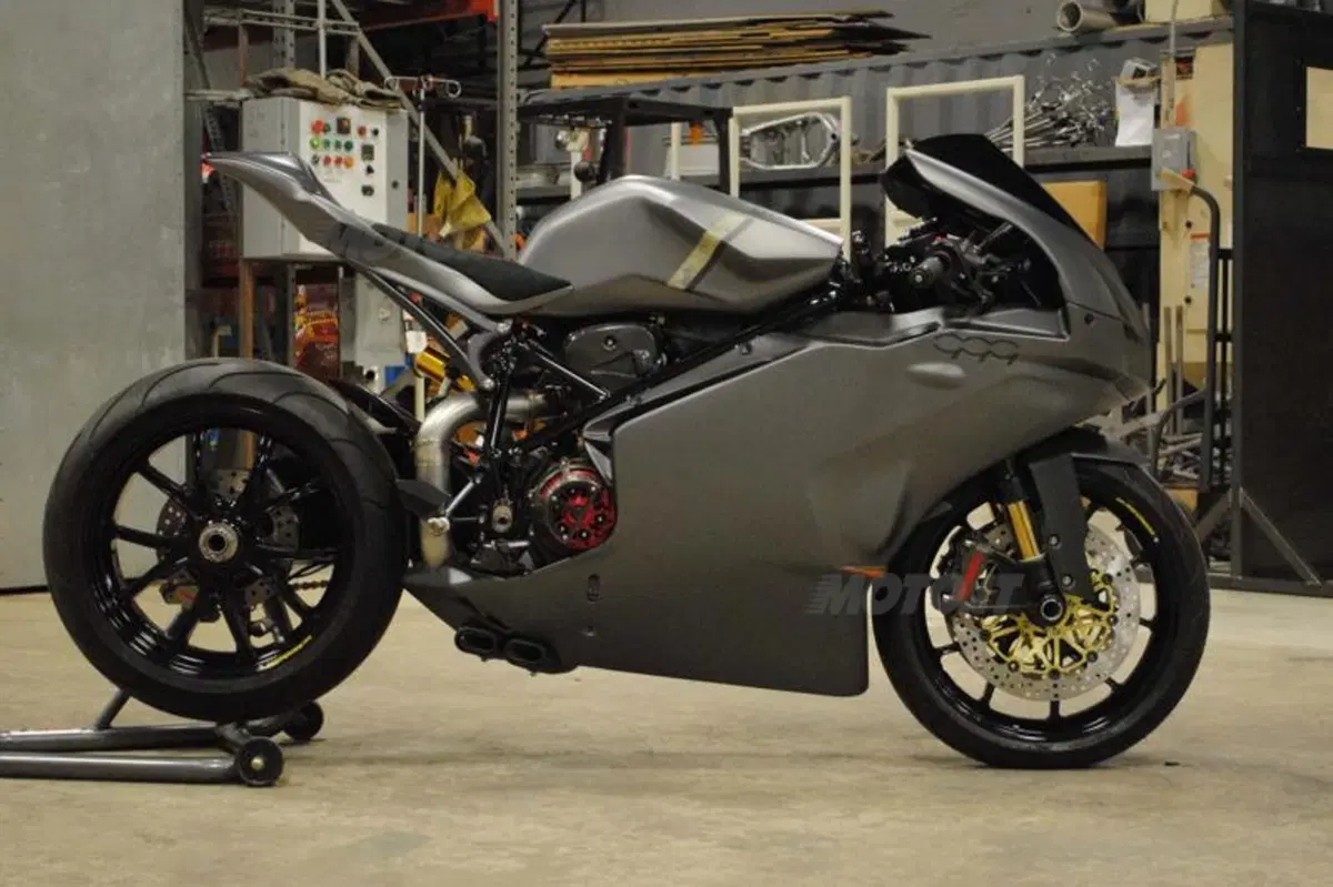 Arete Americana Ducati 999 CF Special (13)