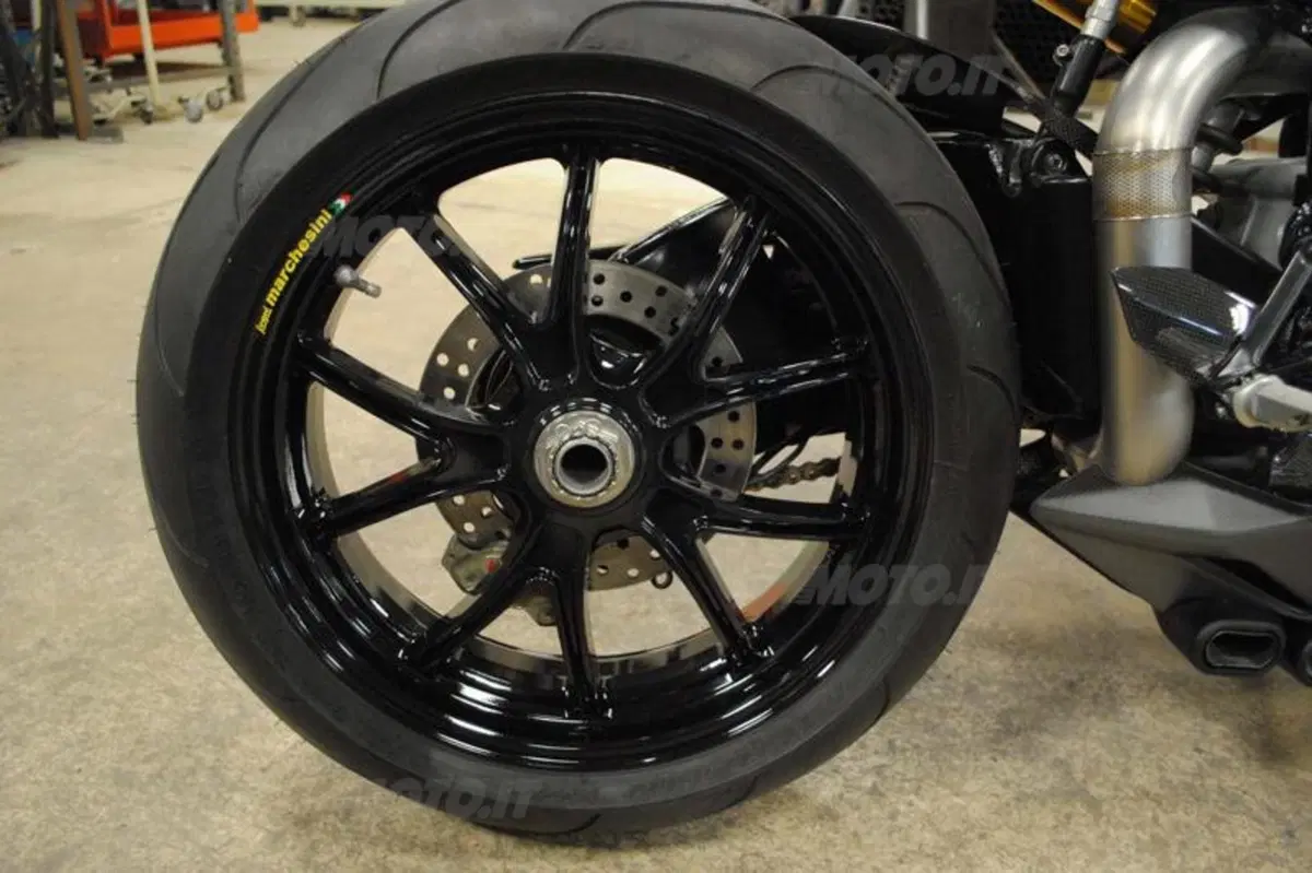 Arete Americana Ducati 999 CF Special (20)