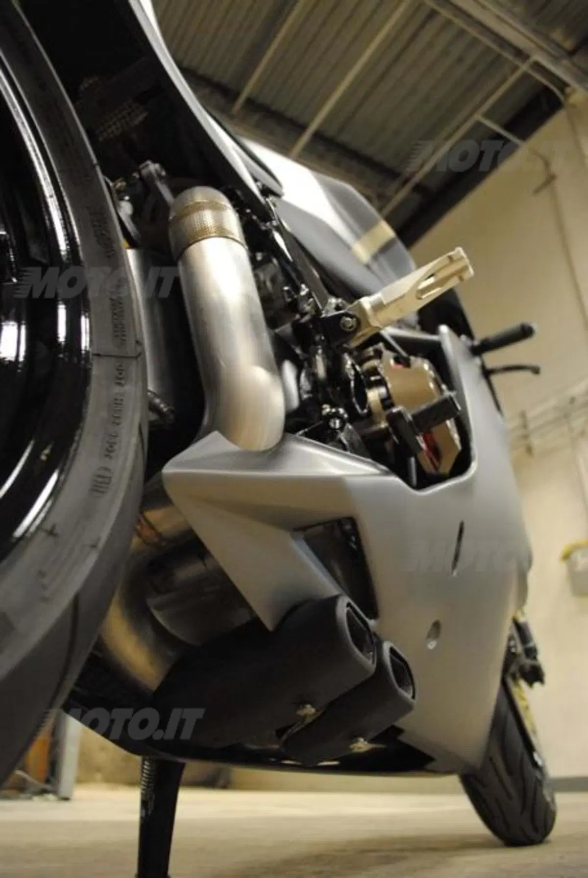 Arete Americana Ducati 999 CF Special (22)