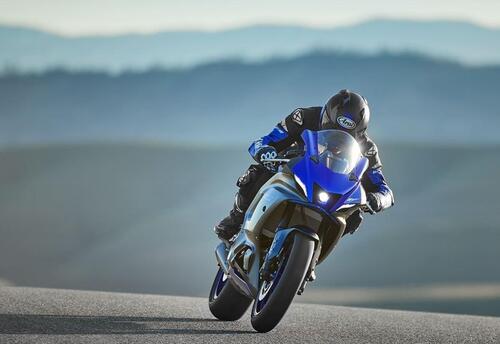 Nuova Yamaha R7 2021. Svelata con foto e dati  (5)