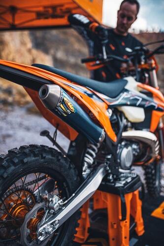 KTM, è pronta la gamma Enduro EXC e EXC-F 2022. I prezzi e le novità (8)