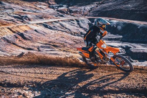 KTM, è pronta la gamma Enduro EXC e EXC-F 2022. I prezzi e le novità (6)