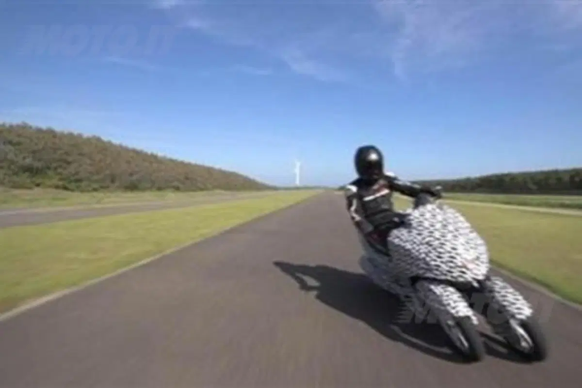 Yamaha conferma l'arrivo di un tre ruote (2)