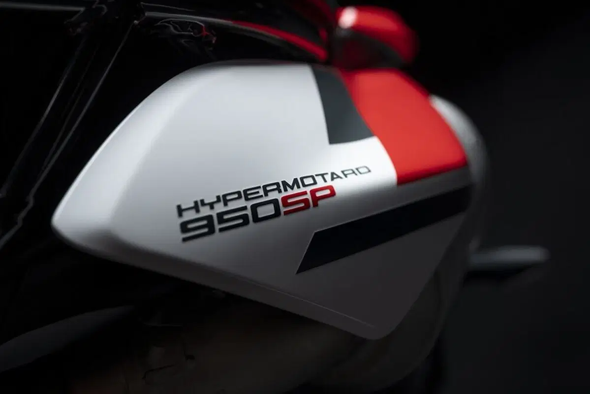 Ducati Hypermotard 950 2022: la gamma aggiornata Euro 5. I prezzi (15)