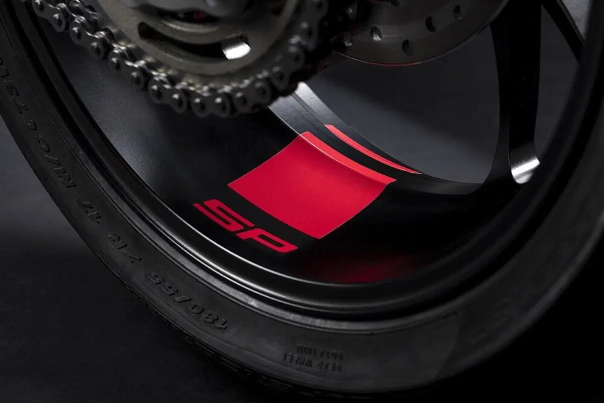 Ducati Hypermotard 950 2022: la gamma aggiornata Euro 5. I prezzi (11)