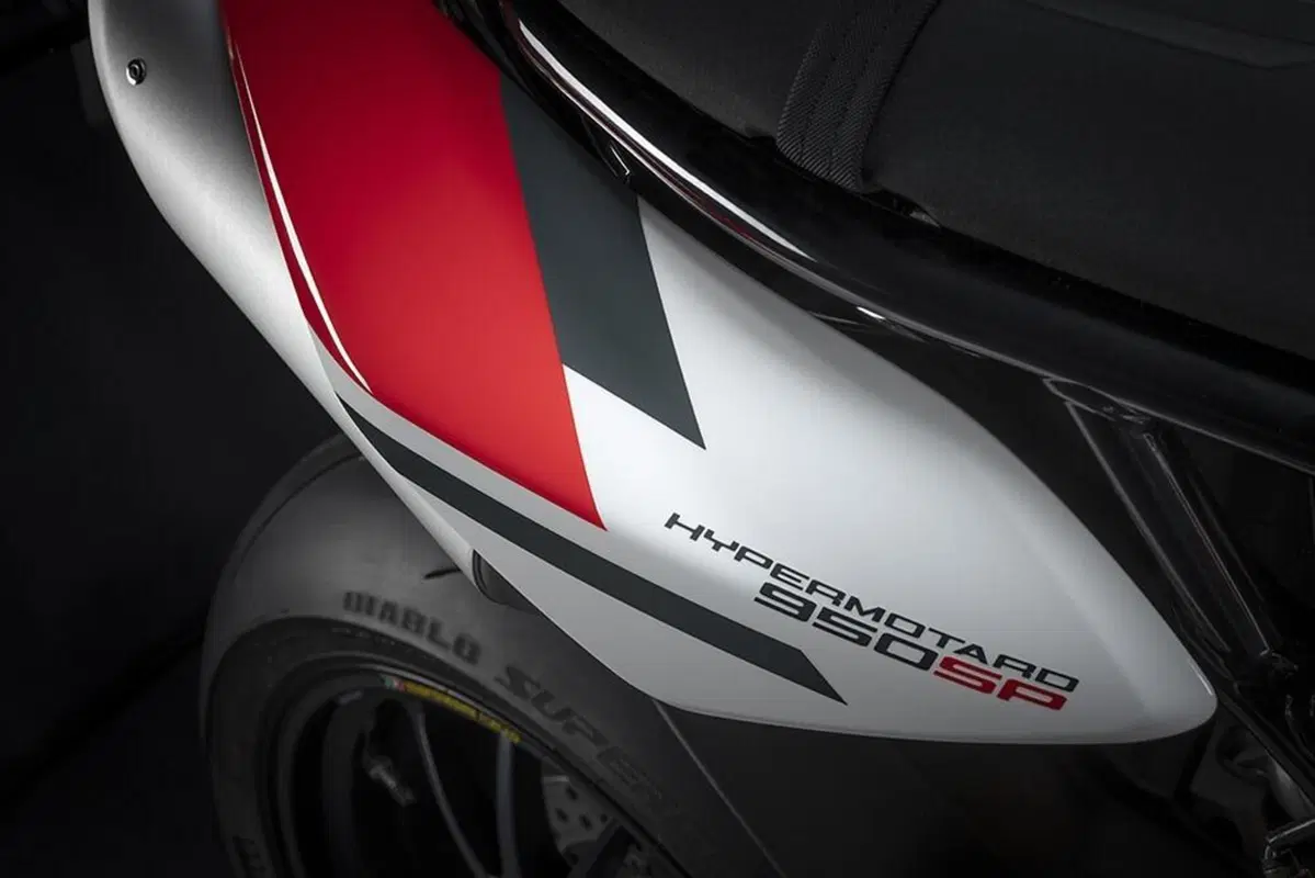 Ducati Hypermotard 950 2022: la gamma aggiornata Euro 5. I prezzi (18)