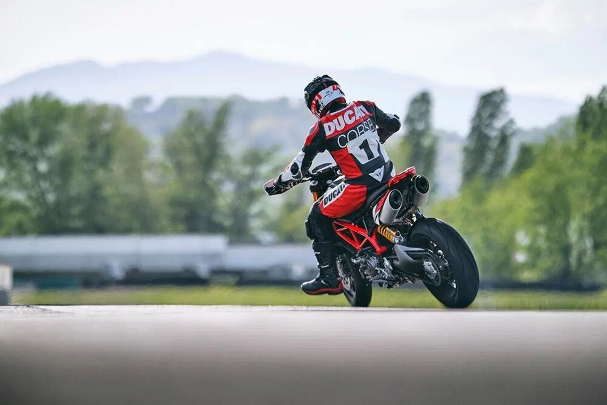 Ducati Hupermotard 950 2022: la gamma aggiornata Euro 5. I prezzi (4)