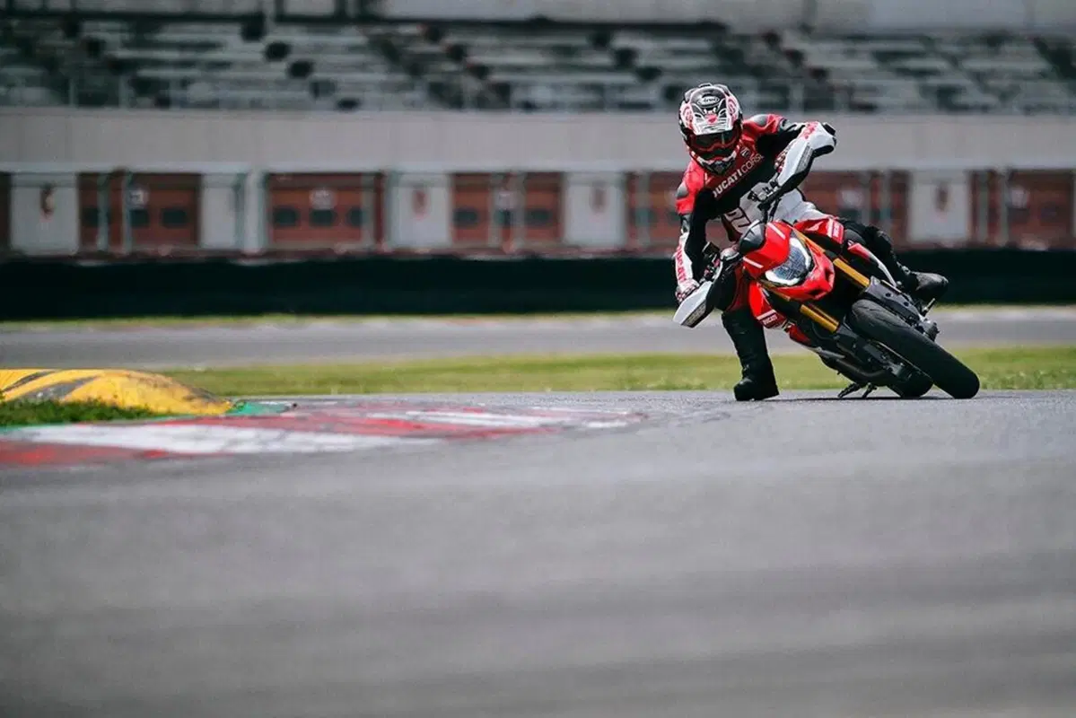 Ducati Hupermotard 950 2022: la gamma aggiornata Euro 5. I prezzi (5)