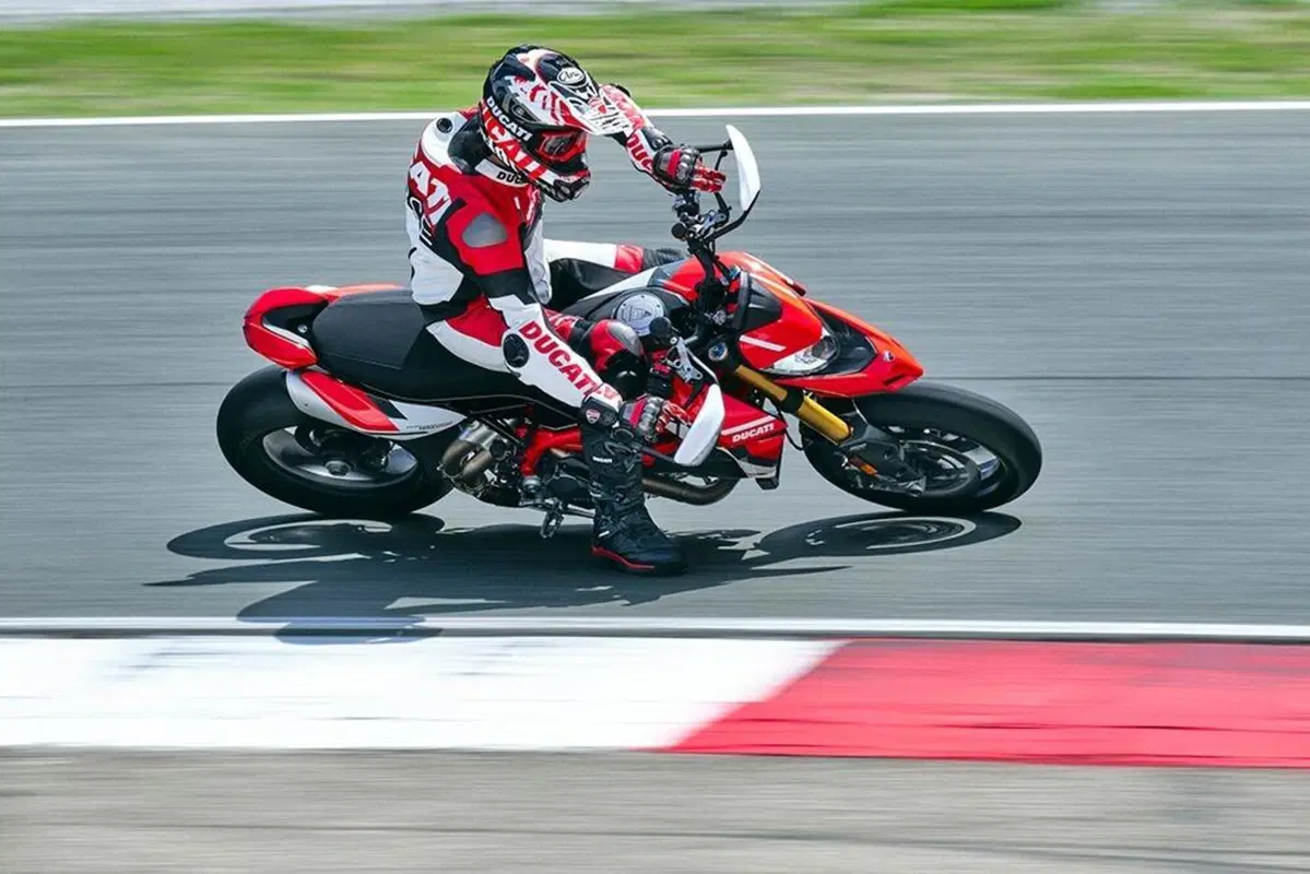 Ducati Hupermotard 950 2022: la gamma aggiornata Euro 5. I prezzi