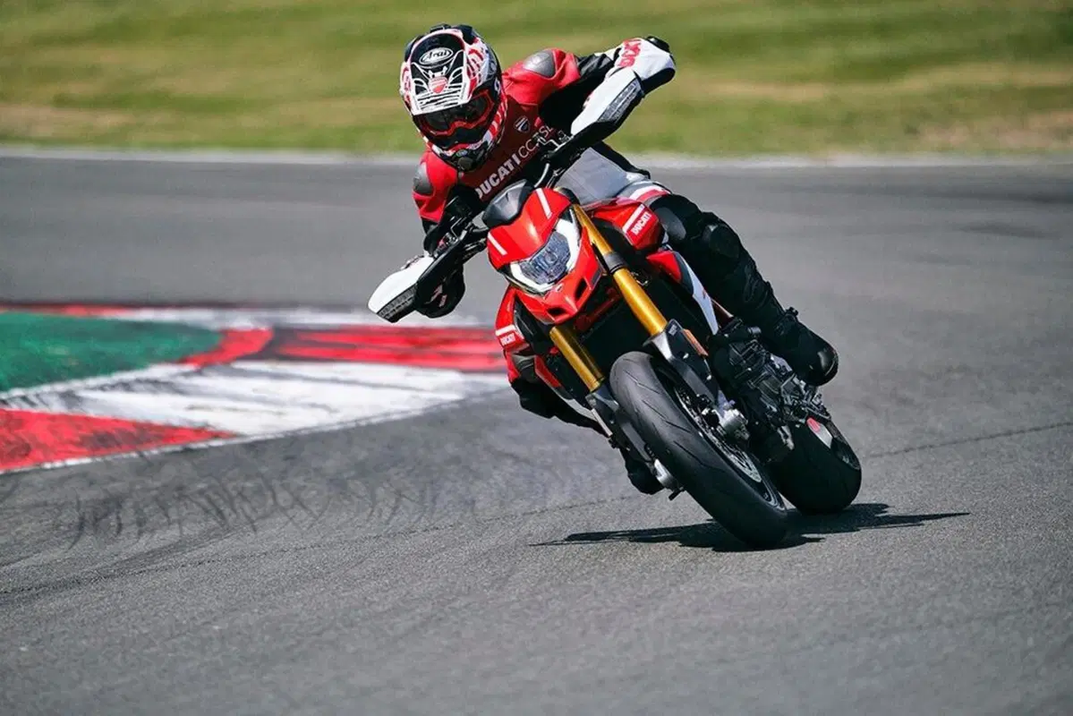 Ducati Hupermotard 950 2022: la gamma aggiornata Euro 5. I prezzi (7)
