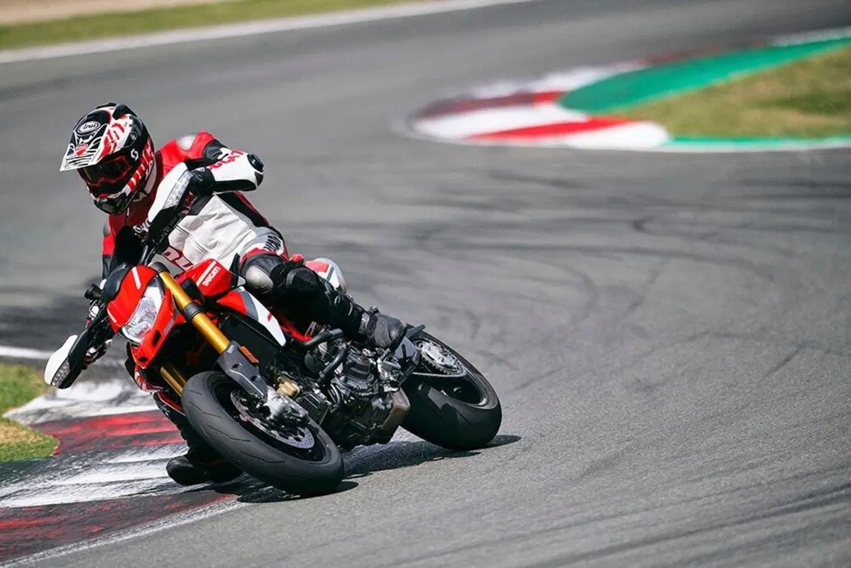 Ducati Hupermotard 950 2022: la gamma aggiornata Euro 5. I prezzi (8)