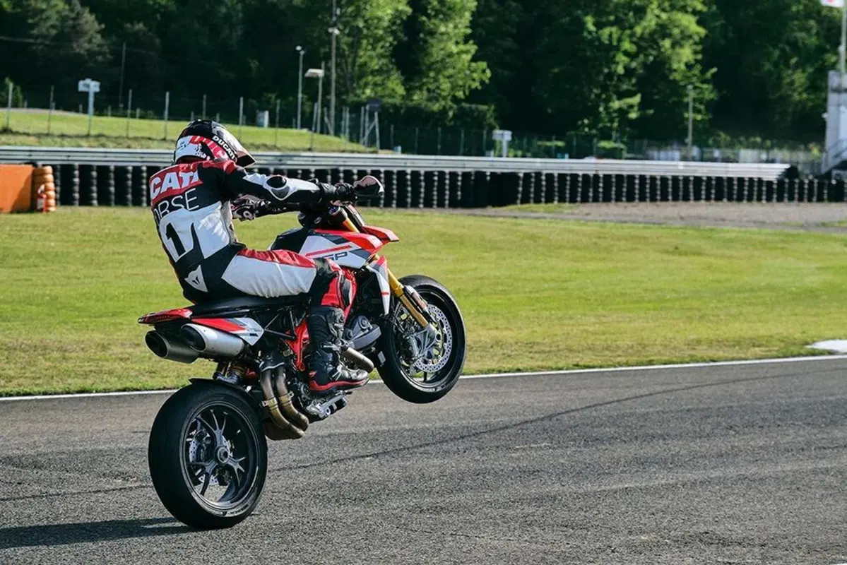 Ducati Hupermotard 950 2022: la gamma aggiornata Euro 5. I prezzi (3)