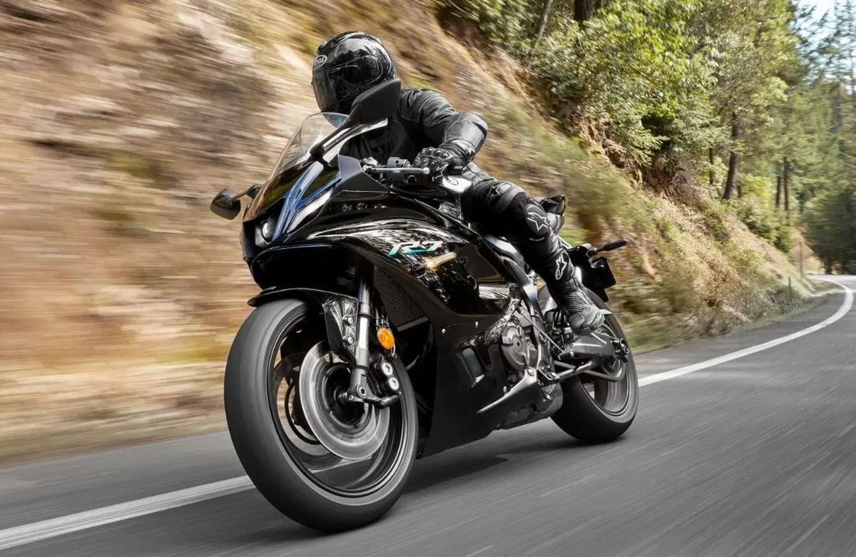 Nuova Yamaha R7, il prezzo (negli USA) c'è già (17)
