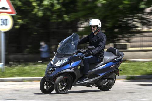 Piaggio MP3 400 hpe e 400 hpe Sport: novità 2021. I prezzi (5)