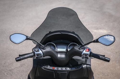 Piaggio MP3 400 hpe e 400 hpe Sport: novità 2021. I prezzi (6)