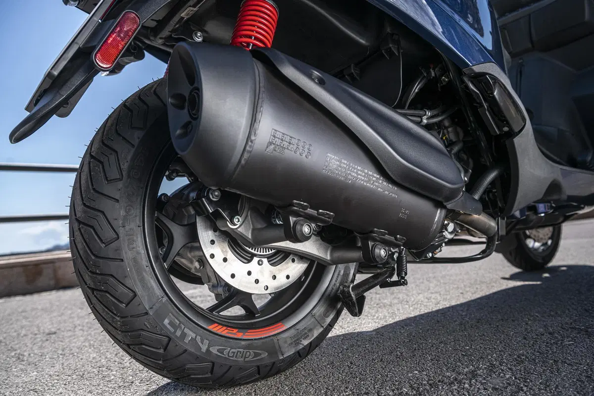 Piaggio MP3 400 hpe e 400 hpe Sport: novità 2021. I prezzi (13)