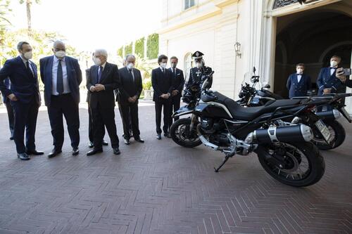 Le Moto Guzzi V85TT per i Corazzieri presentate al presidente Sergio Mattarella (4)